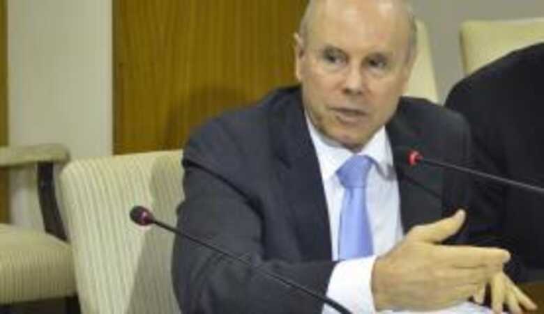 O  TCU considerou o ex-ministro da Fazenda Guido Mantega  um  dos  principais  responsáveis  pelas  chamadas pedaladas fiscais