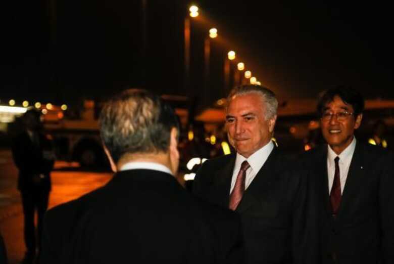 Tóquio (Japão) - O presidente Michel Temer cumprimenta o ex-embaixador do Brasil no Japão, Kunio Umeda ( Beto Barata/PR)