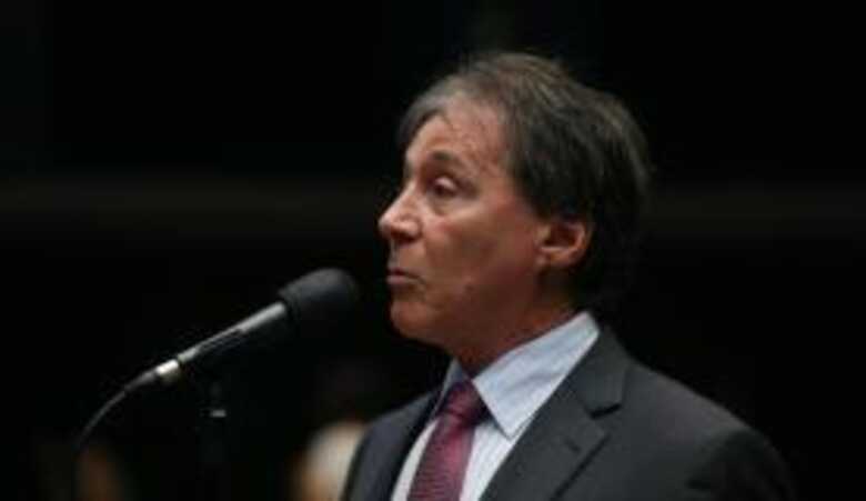 O senador Eun&iacute;cio Oliveira