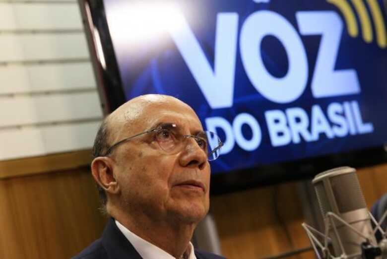 O ministro da Fazenda, Henrique Meirelles, participa da estreia do programa A Voz do Brasil em novo formato