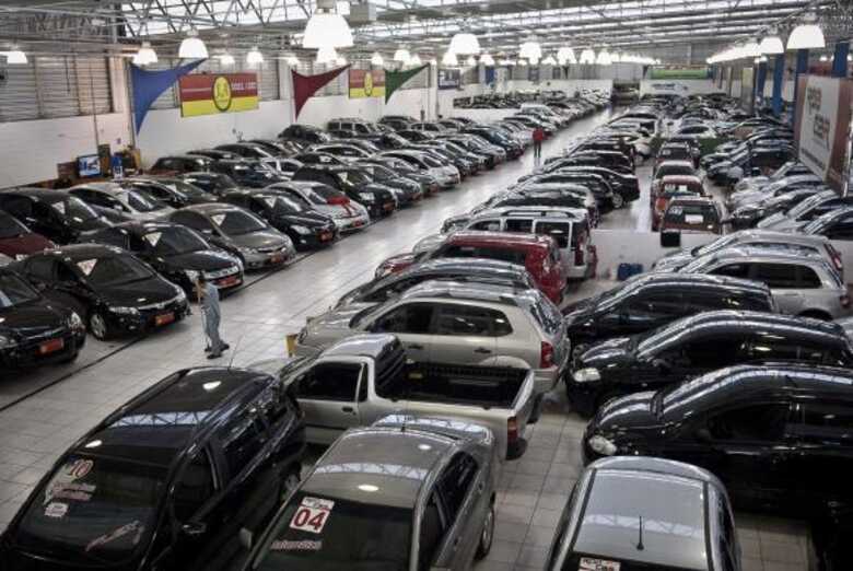 IBGE constatou que ind&uacute;stria automobil&iacute;stica teve queda de 19,6% em 2014