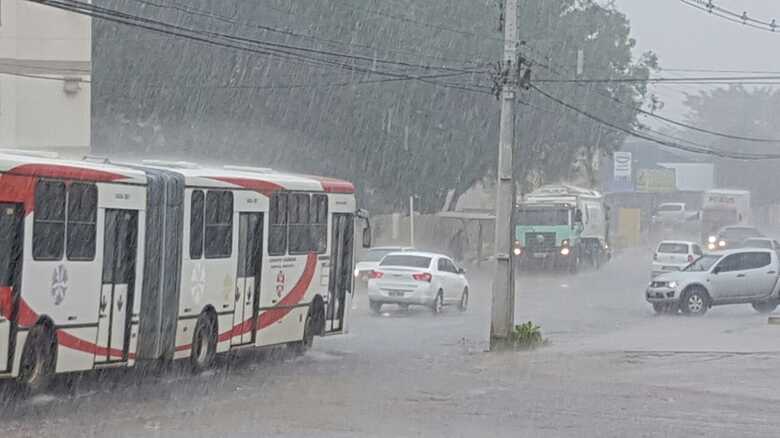 Chuvas fortes causam transtornos