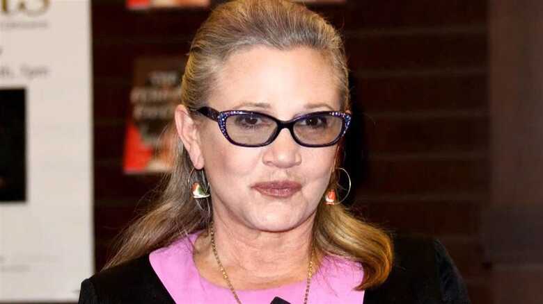 Carrie Fisher estava internada após sofrer um derrame durante vôo