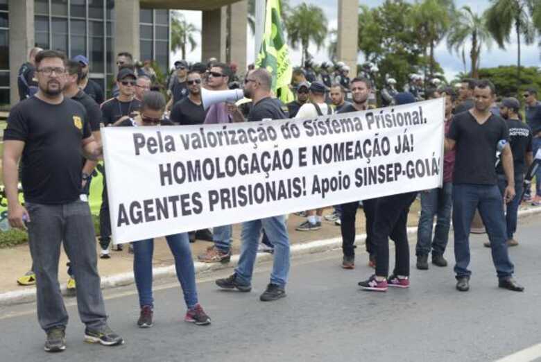 Brasília - Agentes penitenciários do DF e estados fazem protesto na Esplanada dos Ministérios
