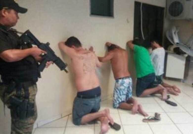 Quatro homens foram presos acusados  de matar o casal de brasileiros no dia 2 de janeiro