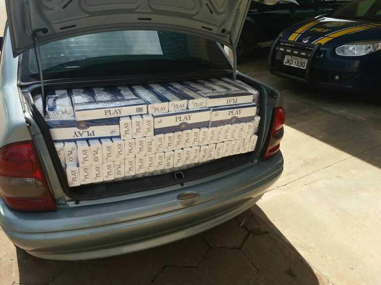 Cigarros e o veículo foram encaminhados até a Receita Federal