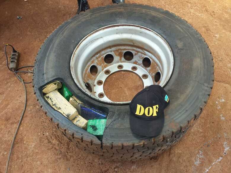 Droga era transportada em pneus de caminhão