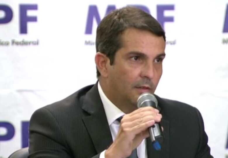 Procurador explica a necessidade do pedido de prisão do empresário Eike Batista