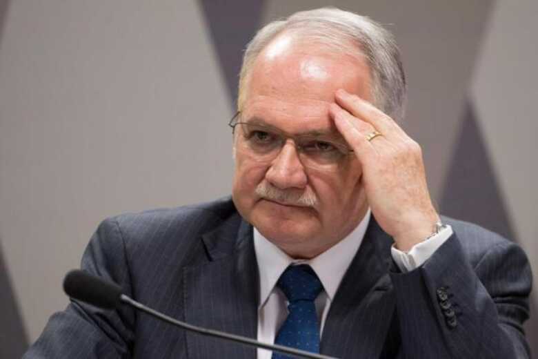 Ministro Fachin decidiu arquivar um dos inqu&eacute;ritos contra o senador Fernando Collor