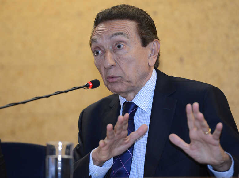 Edison Lobão é escolhido pelo PMDB para presidir o CCJ no Senado