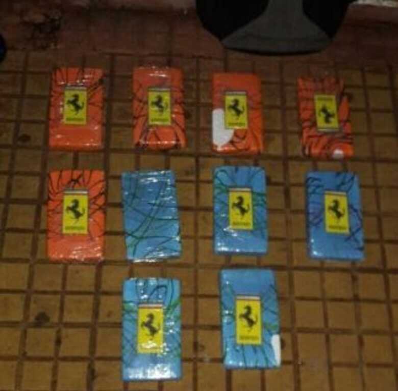 Cocaína tinha rotulos da Ferrari