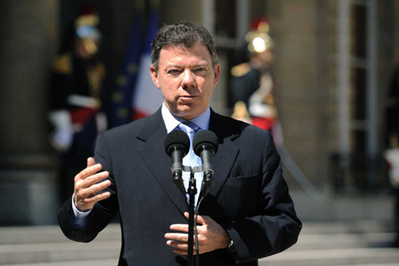Oposi&ccedil;&atilde;o pede sa&iacute;da de Juan Manuel Santos da presid&ecirc;ncia