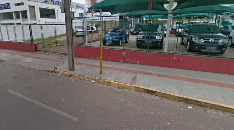 Pontos de ônibus sem cobertura serão investigados pela falta de manutenção