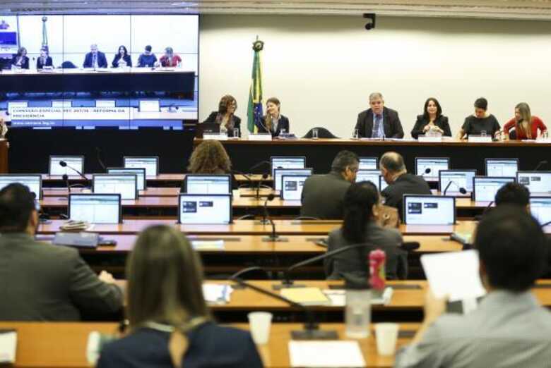 A comissão especial da Reforma da Previdência faz audiência pública para debater seguridade social e a condição da mulher