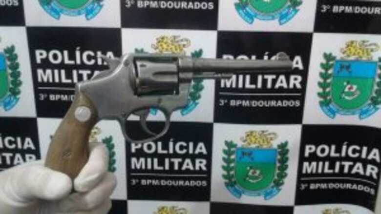Arma foi apreendida