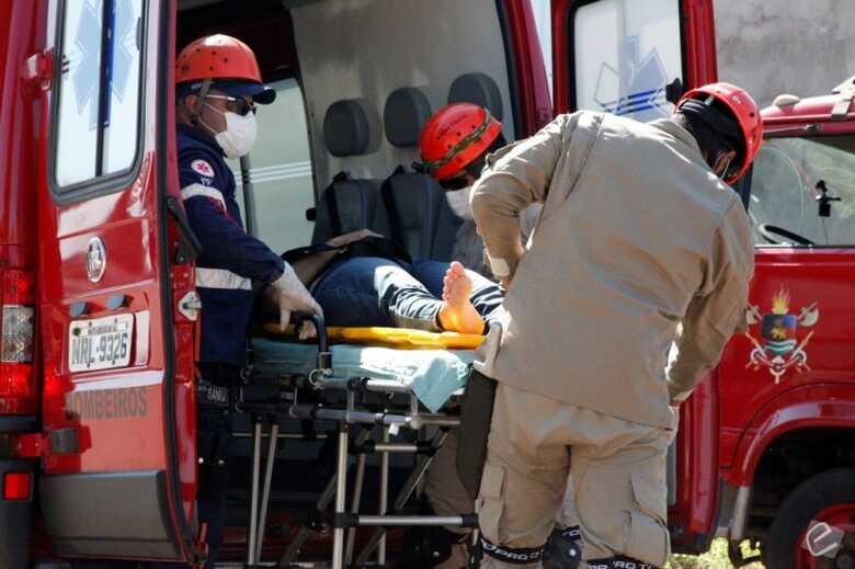 Vítima foi atendida pelo Corpo de Bombeiros