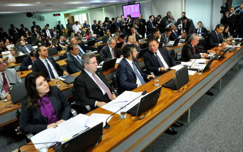 Durante a sess&atilde;o desta manh&atilde;, o senador Paulo Paim (PT-RS) fez um apelo para que as comiss&otilde;es fossem instaladas na pr&oacute;xima ter&ccedil;a-feira.