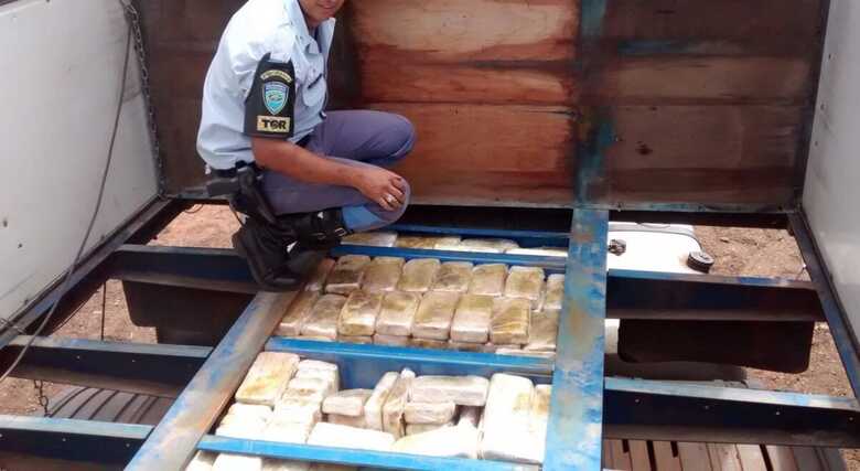 Droga foi encontrada no semirreboque de uma carreta
