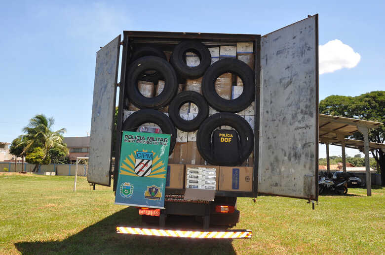 Carreta e a mercadoria foram apreendidos e encaminhados a Pol&iacute;cia Federal de Dourados
