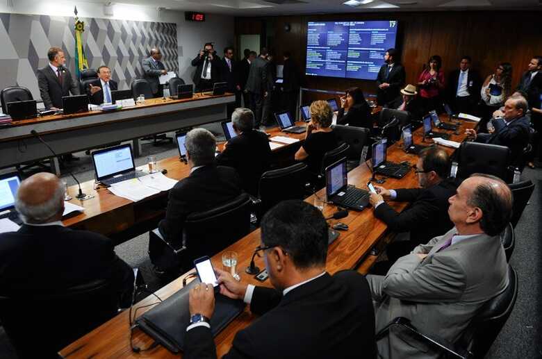 Quatro comissões permanentes do Senado elegeram hoje (14) os presidentes e vice-presidentes para o biênio 2017-2018
