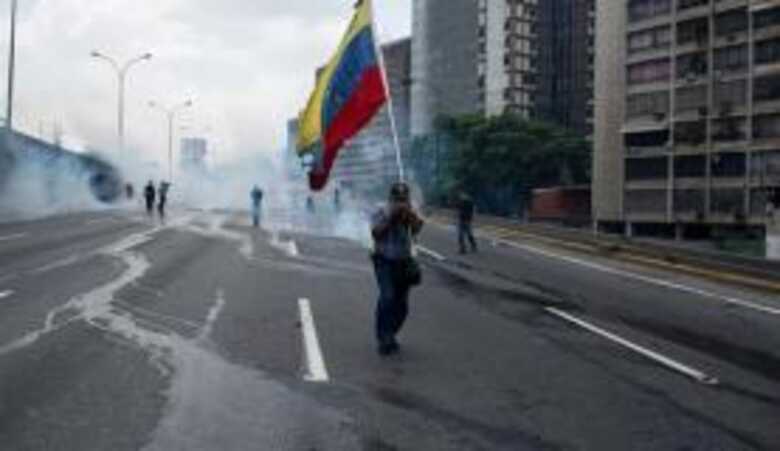 Venezuela vive dias de protestos contra e em defesa do presidente Nicolás Maduro