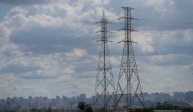 Linhas de transmiss&atilde;o de energia do sistema el&eacute;trico