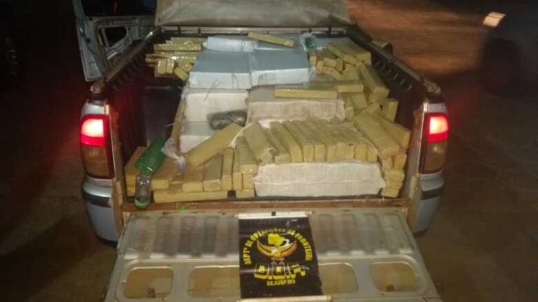 Droga estava sendo transportada em uma pick-up