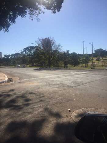 Agetran usando radar na Via Park em frente ao parque das na&ccedil;&otilde;es