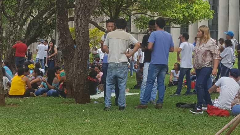 Funcionários da JBS durante manifestação na ALMS