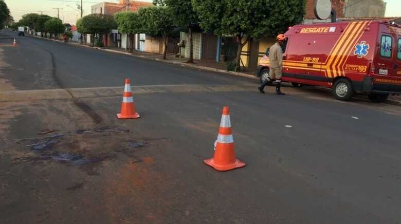 Ao passar pelo quebra-molas, a vítima se desprendeu do veículo