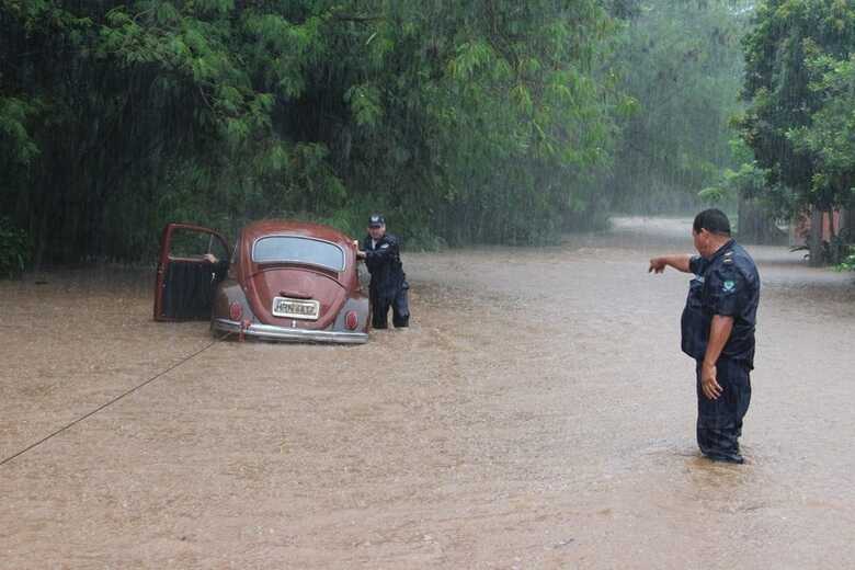 Prefeito avalia pedir ajuda do Estado par a reparar danos causados pela chuva