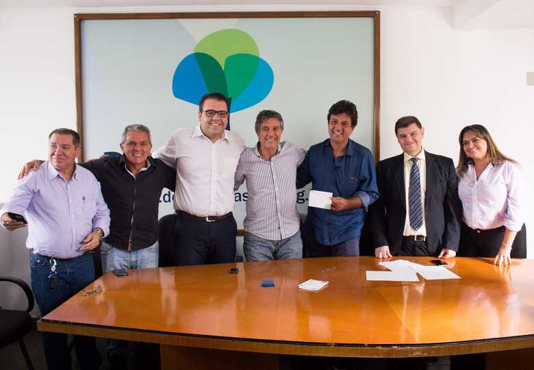 Sebastião Almeida, Airton Saraiva, vereador de Dourados Alan Guedes, Murilo Zauith, deputado Henrique Mandetta, vereador Vinicius Siqueira, Pres. Dem- mulher Giovana Teles