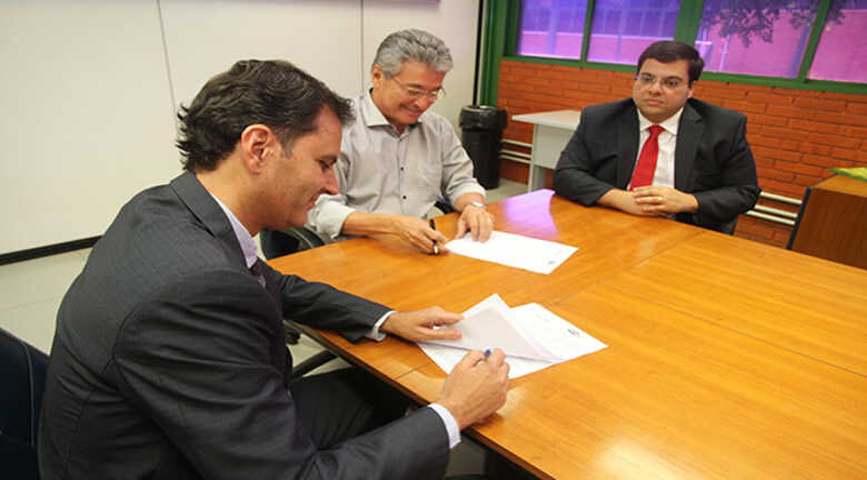 Juan Pablo da Anoreg, Roberto Hashioka do Detran-MS e o presidente do Col&eacute;gio Notarial do Brasil Ely Ayache