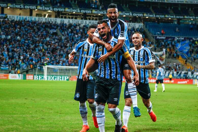 O Grêmio goleou o Santos por 5 a 1