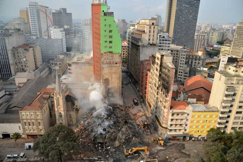 Versão que prevalece sobre o início do incêndio no edifício é a de um curto-circuito no quinto andar