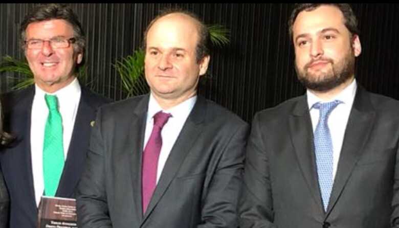 Ministros  Luís Fux do STF e Tarcísio Vieira do TSE , com o advogado Daniel Castro
