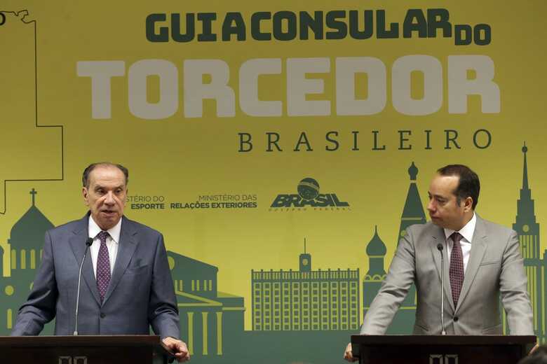 O ministro das Relações Exteriores, Aloysio Nunes Ferreira e o ministro do Esporte, Leandro Cruz participam do lançamento do “Guia Consular do Torcedor Brasileiro”