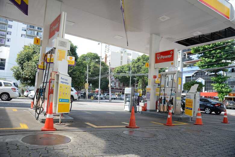 O preço da gasolina nas refinarias já caiu 2,45%