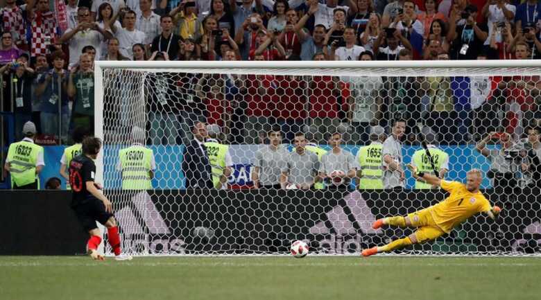 Copa 2018: Croácia e Dinamarca. Luka Modric, da Croácia, marca pênalti para a equipe