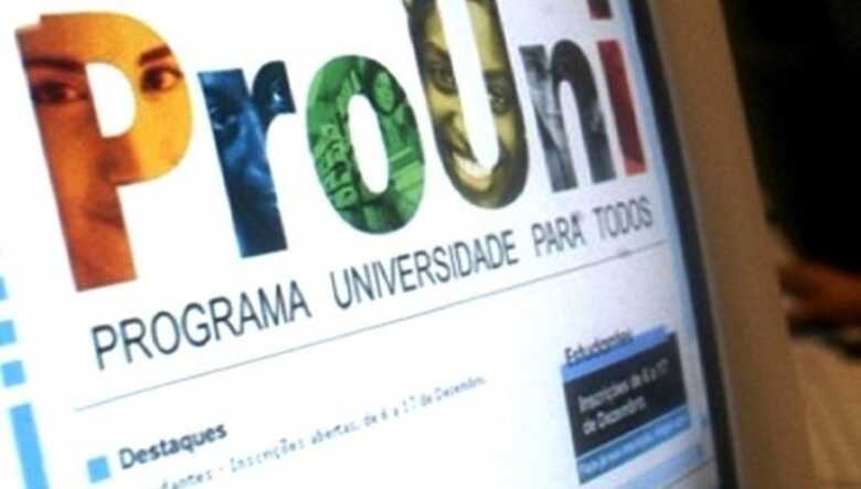 O ProUni oferece bolsas de estudo em instituições privadas de ensino superior