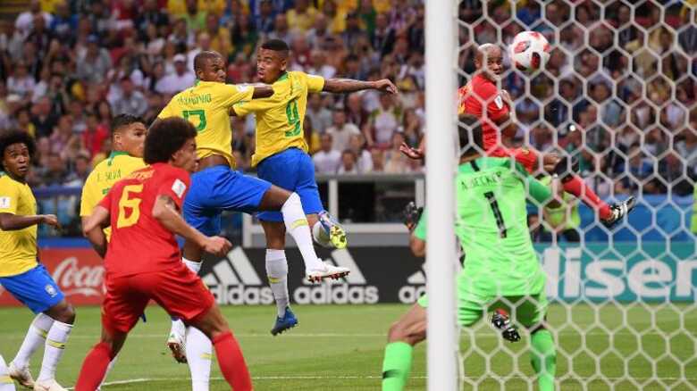 Fernandinho fez o primeiro gol do jogo, contra.