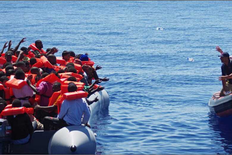 Vários imigrantes tentam chegar aos países pelo mar