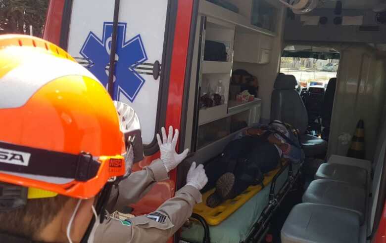 A vítima foi socorrida e encaminhada ao Hospital Regional Álvaro Fontoura