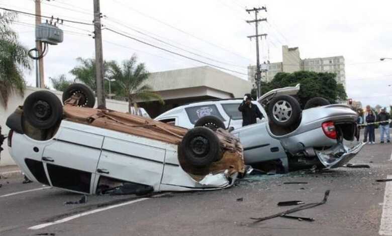 O acusado invadiu a contramão e colidiu de frente com o veículo do casal; os idosos morreram na hora