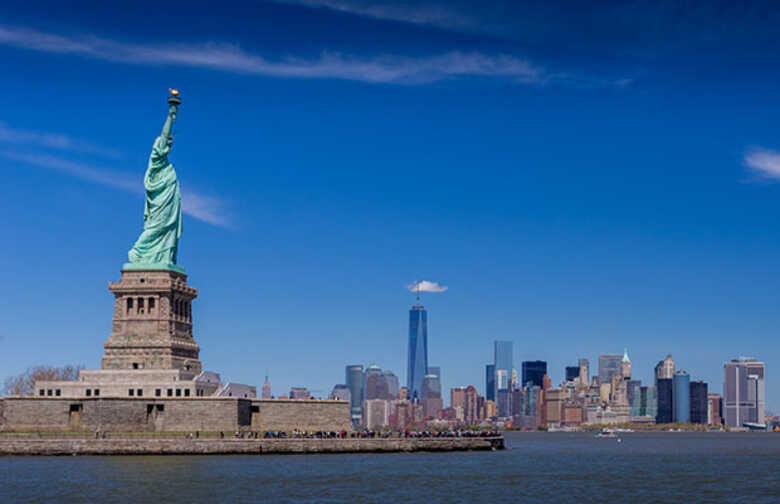 A Estátua da Liberdade pode ser conhecida em um passeio de barco, com ou sem desembarque