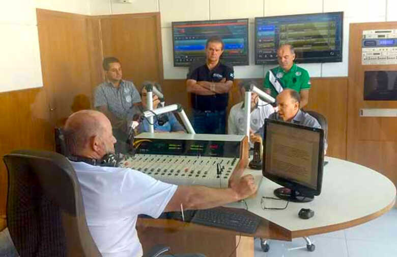 Junior Mochi concedeu uma entrevista a uma rádio de Paranaíba
