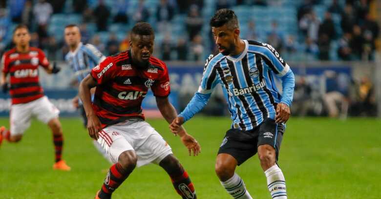 Grêmio e Flamengo emparatam em 1 a 1 em Porto Alegre