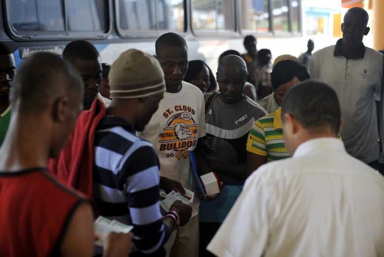 Imigrantes haitianos estão chegando ao Brasil pela fronteira com a Bolívia