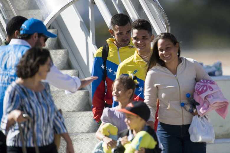Na semana passada, 50 venezuelanos chegaram a Brasília em um avião da FAB preparado para transporte em missões humanitárias