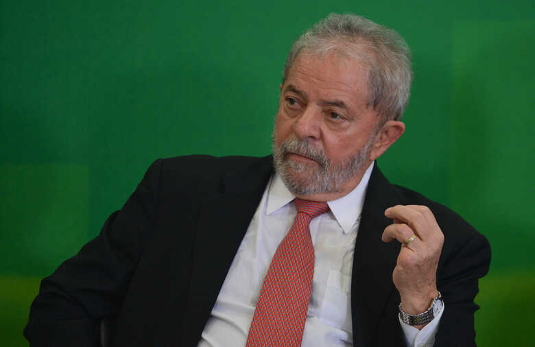 O TSE deve publicar um edital de intimação para a defesa de Lula responder aos questionamentos.